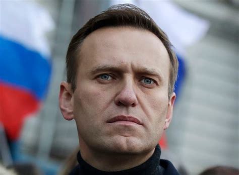 Navalny-myrkytys: Venäjän poliittisen vastarinnan symboli ja sen vaikutukset Putinin valtaan